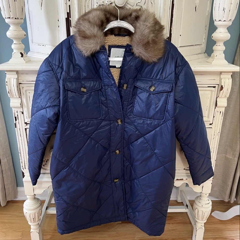 Aerie blue nylon oversize jacket.  Faux fur collar XS